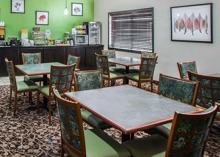Inn Quality Decatur 3*