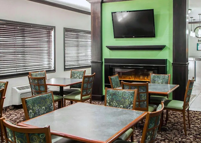 Quality Decatur Inn Forsyth