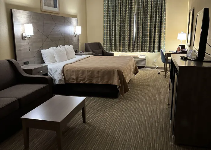 Inn Quality Decatur 3*