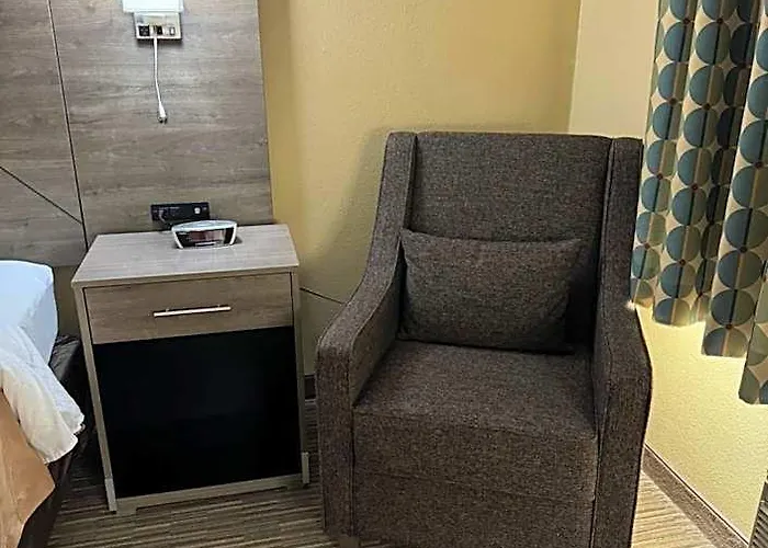 Inn Quality Decatur 3*