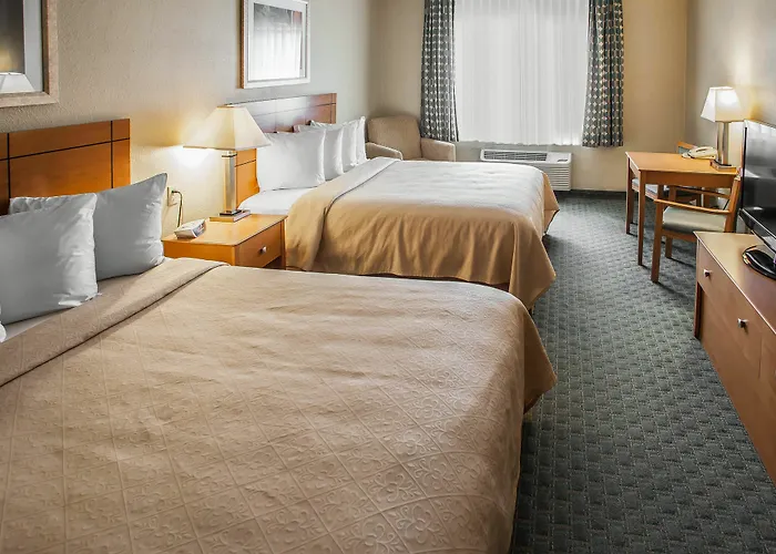 Inn Quality Decatur 3*